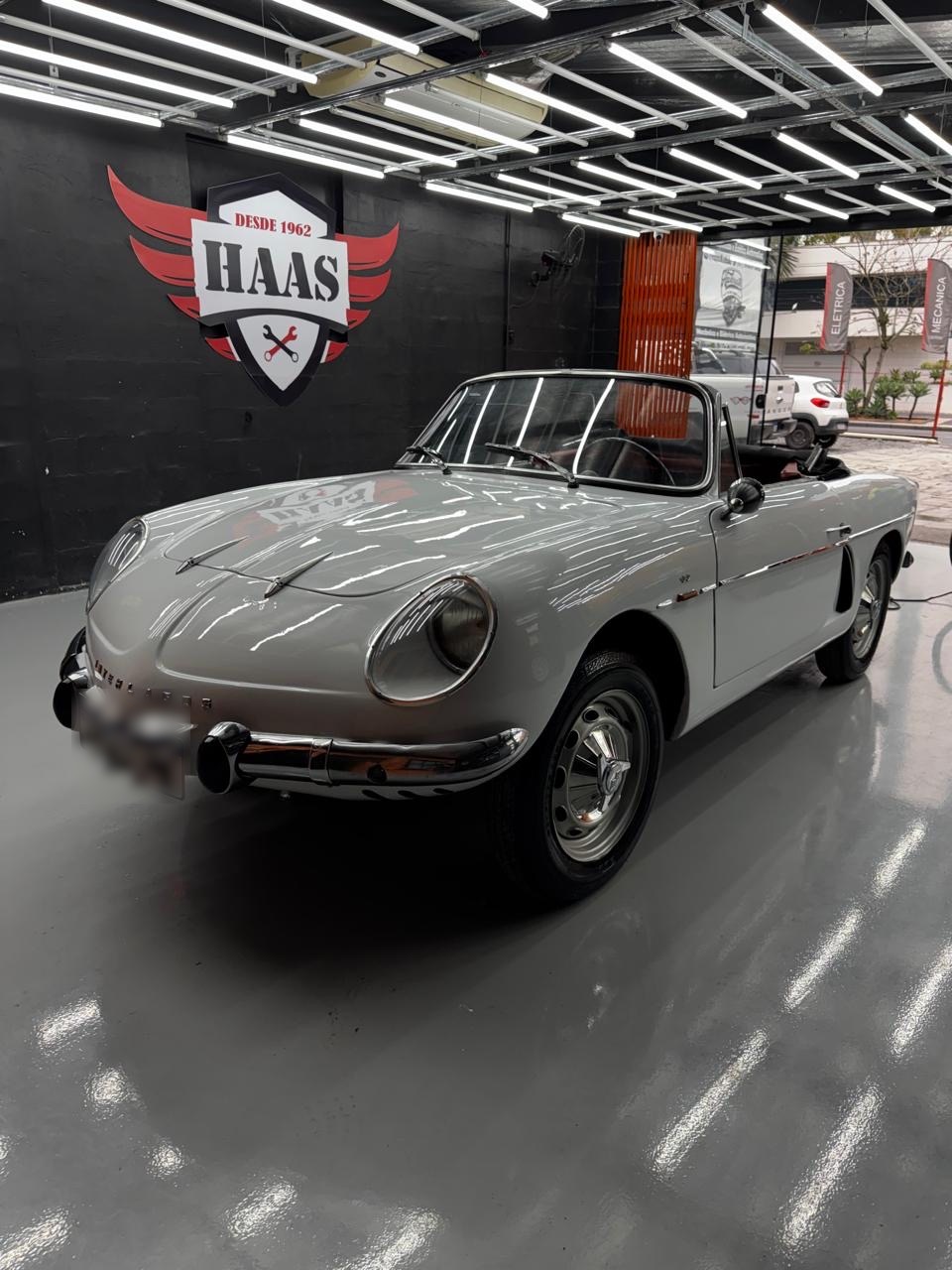 Willys Interlagos branco conversível na Haas