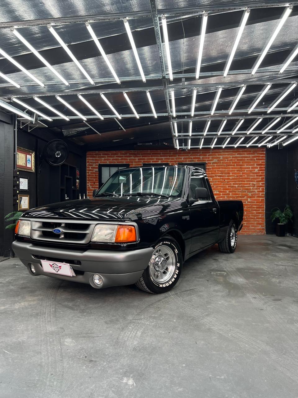 Ford Ranger preta rebaixada na Haas